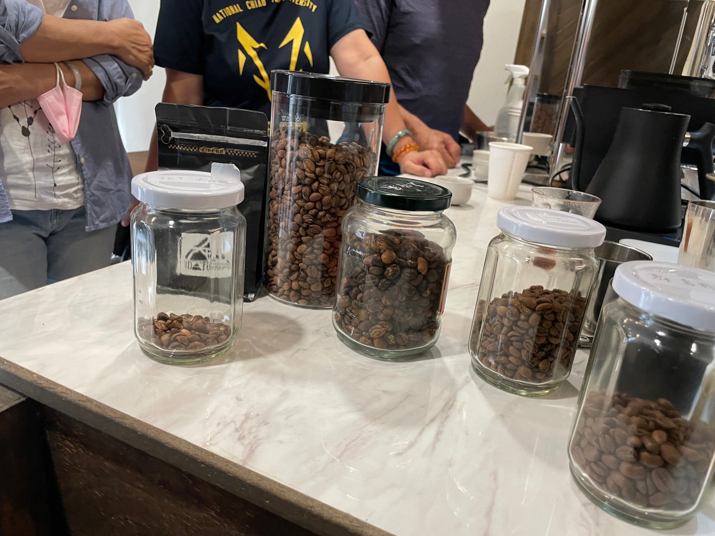 農友當天帶各自的咖啡相互品茗交流